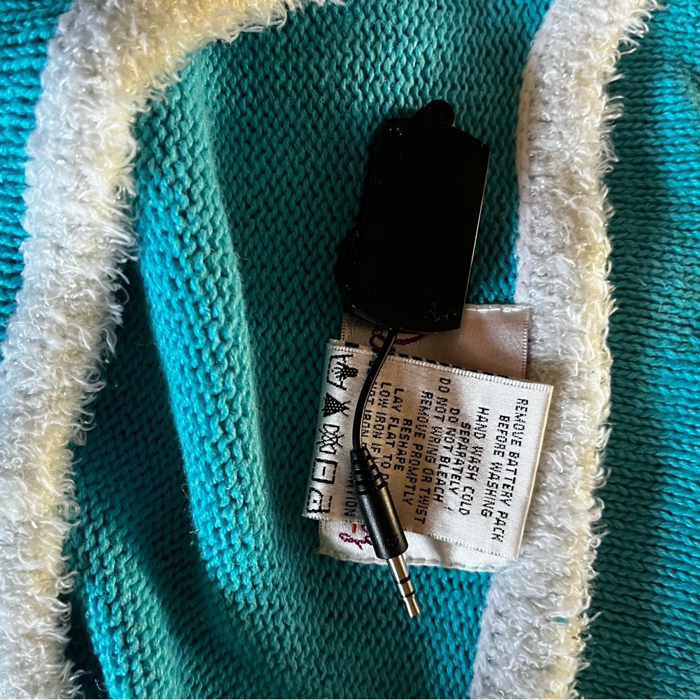 VTG Working Lights Quacker Factory Christmas Sweater Size L - Picture 6 of 9